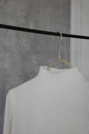 ハイネックリブニット