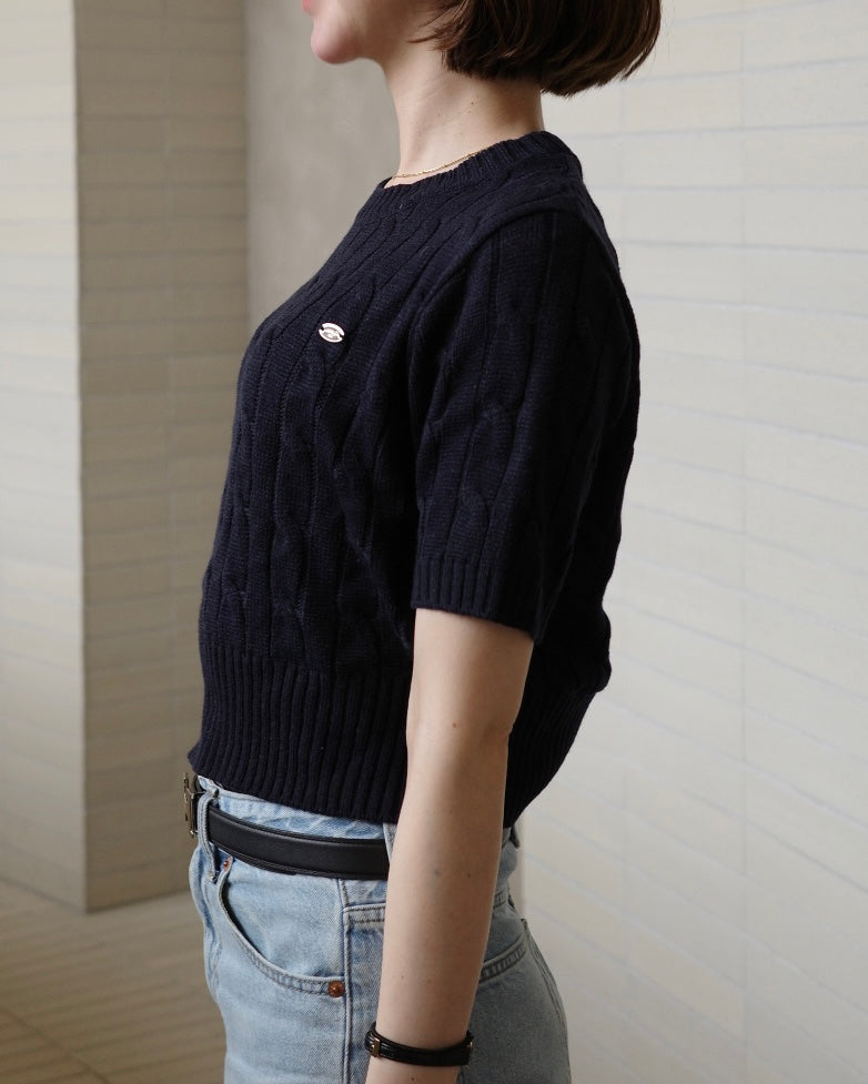 ケーブル編みクロップニット