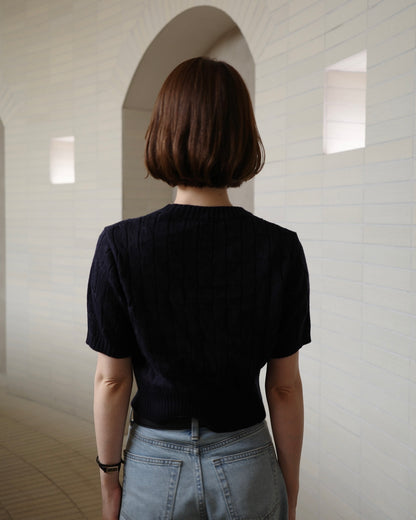 ケーブル編みクロップニット