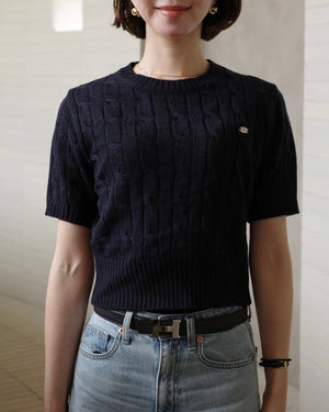 ケーブル編みクロップニット