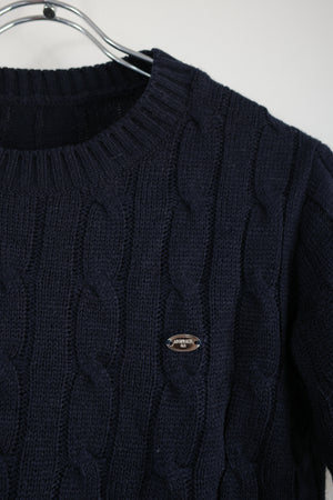 ケーブル編みクロップニット