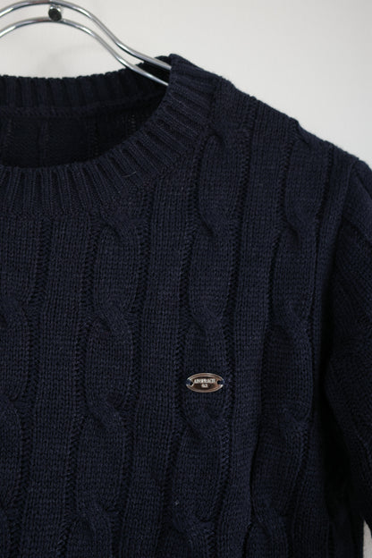 ケーブル編みクロップニット