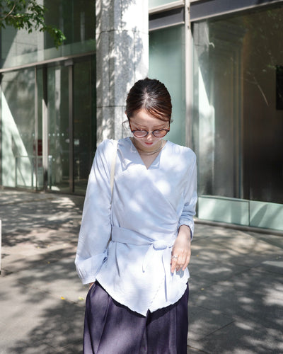 Vネックラップブラウス