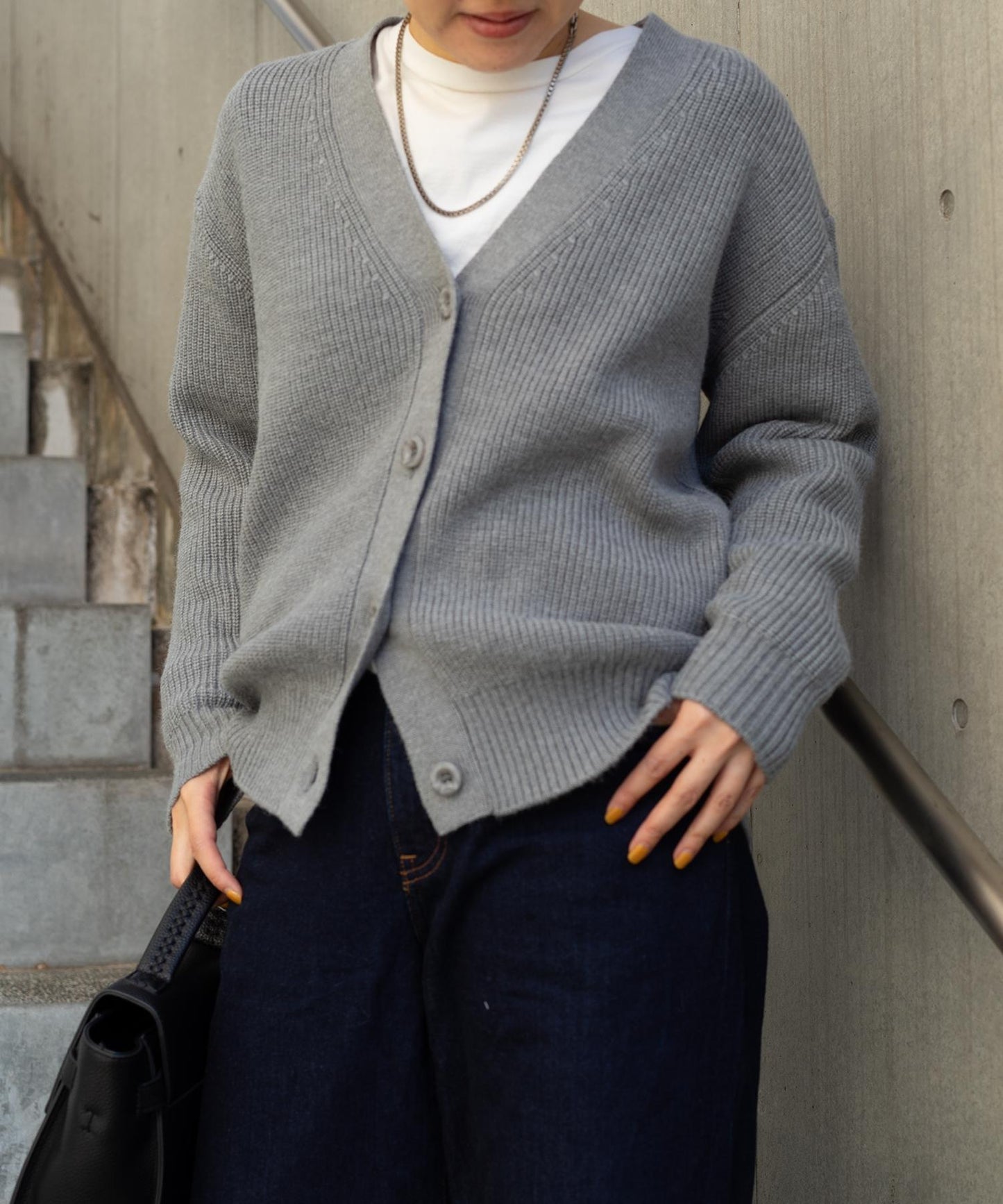 Vネックカーディガン