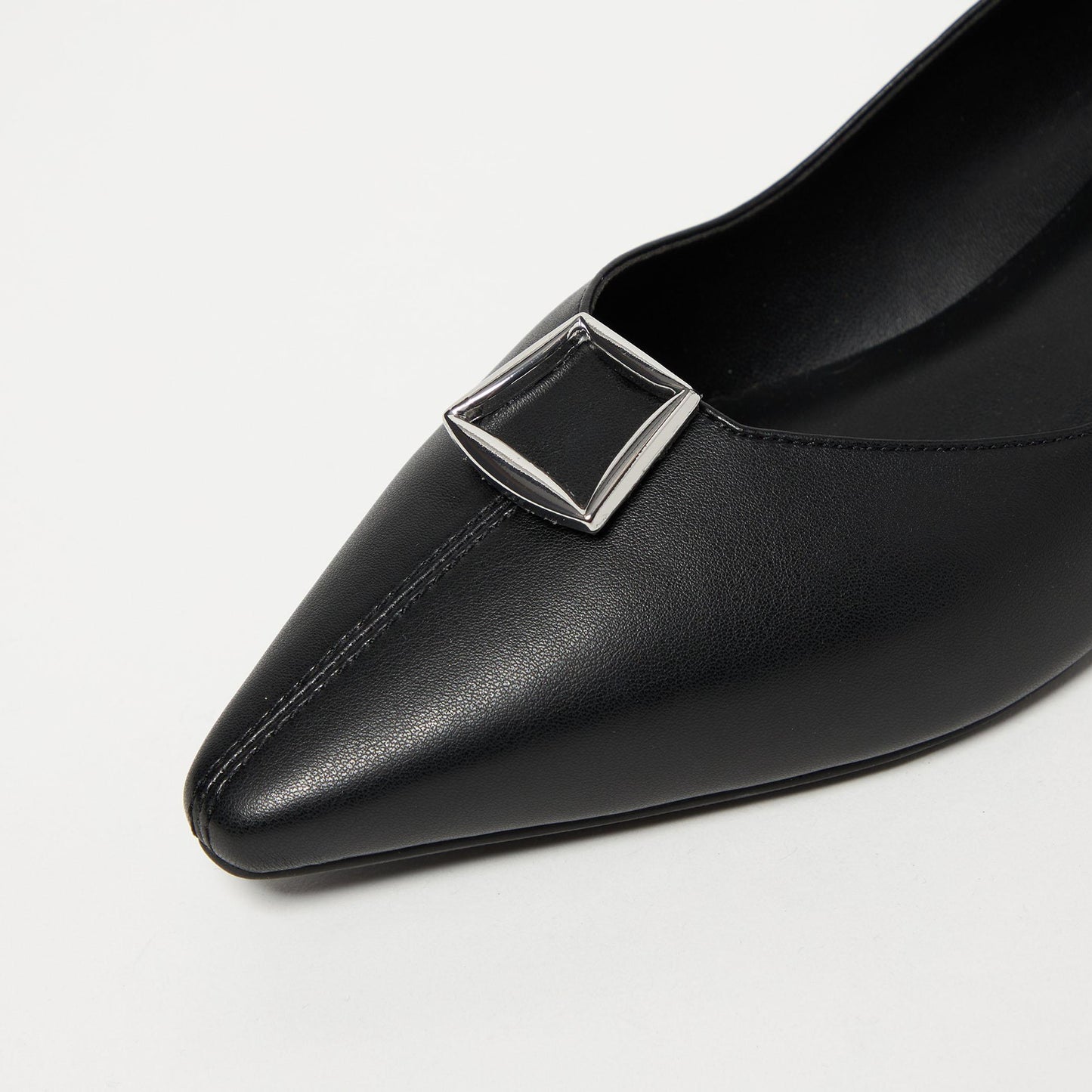 ポインテッド バックル パンプス 晴雨兼用 撥水
