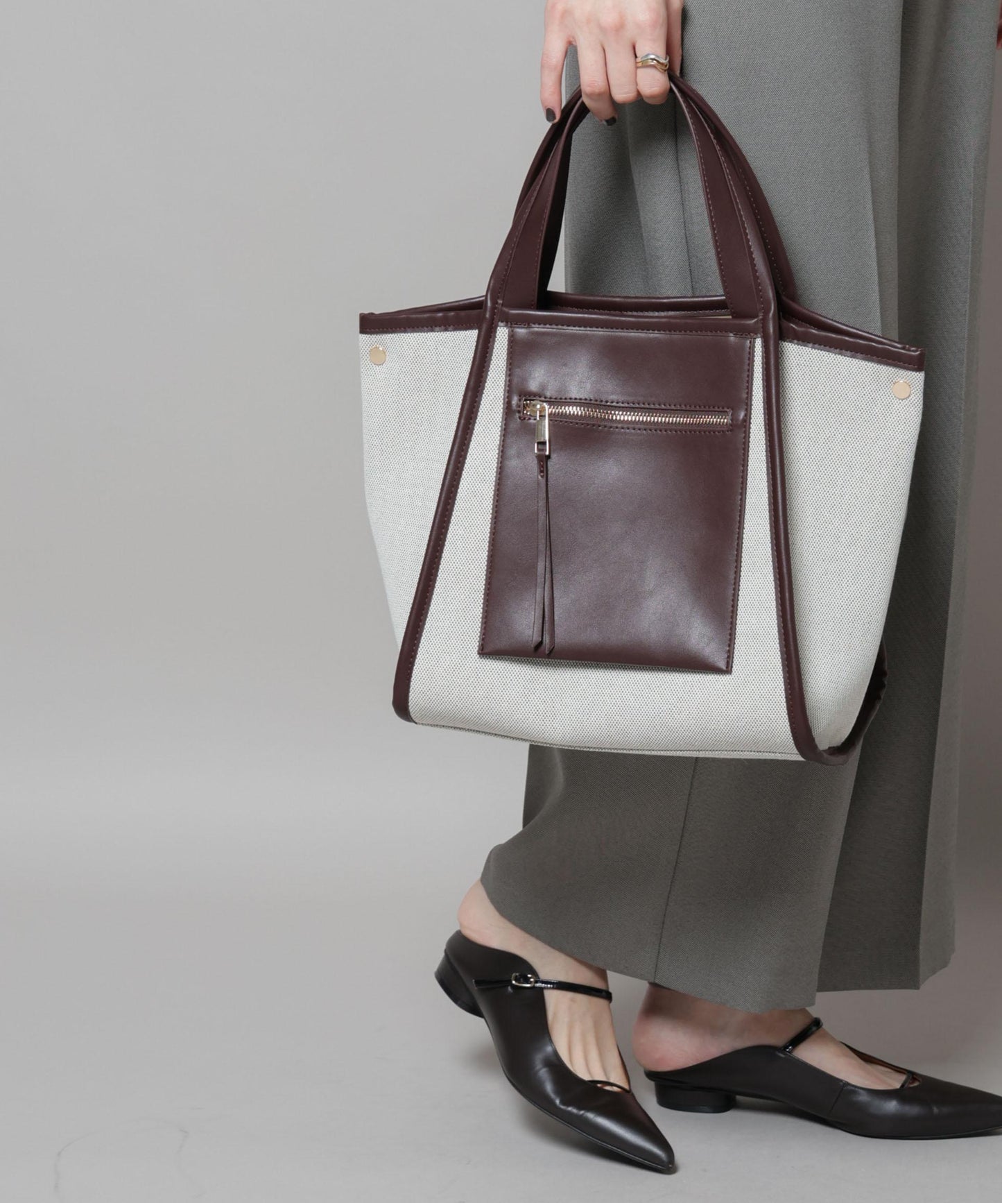 キャンバス×フェイクレザーポケットバッグ