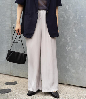 パウダーサテンエアリーイージーパンツ