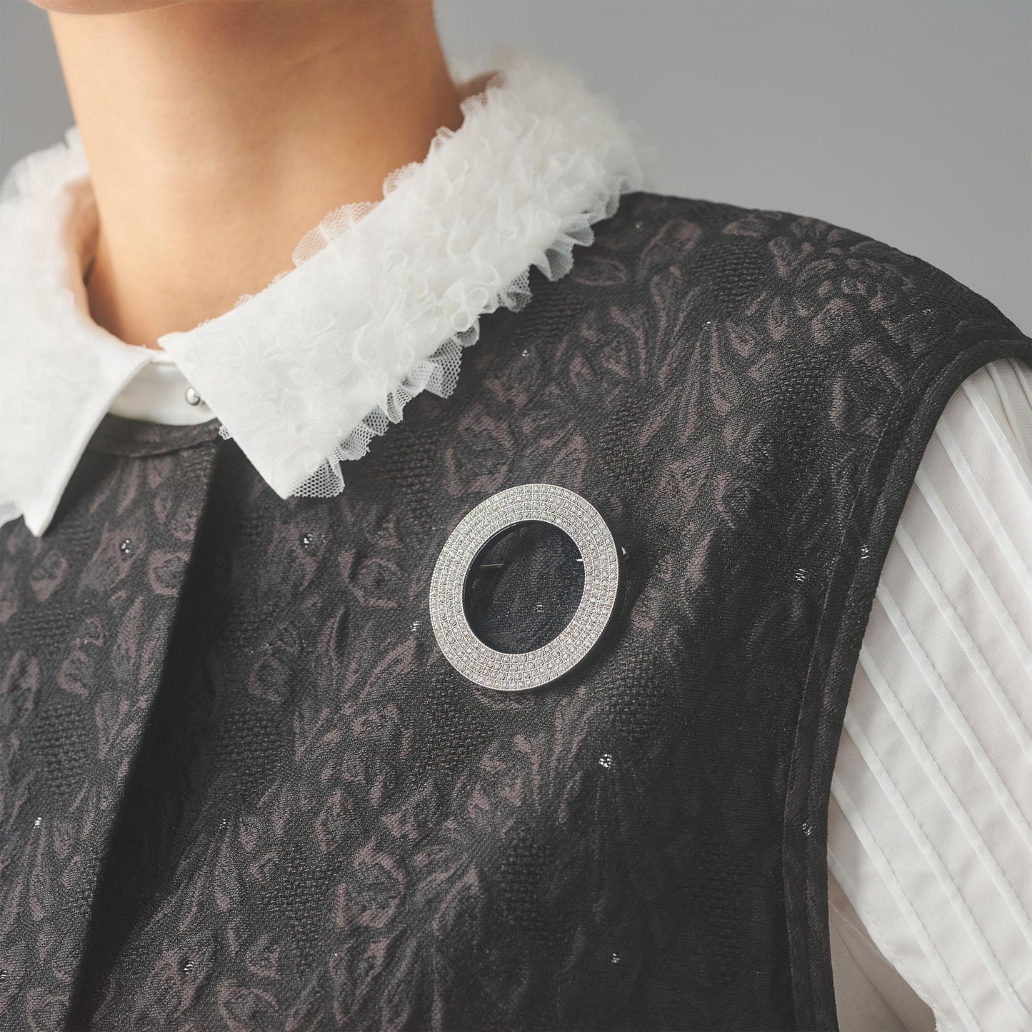 サークル ブローチ