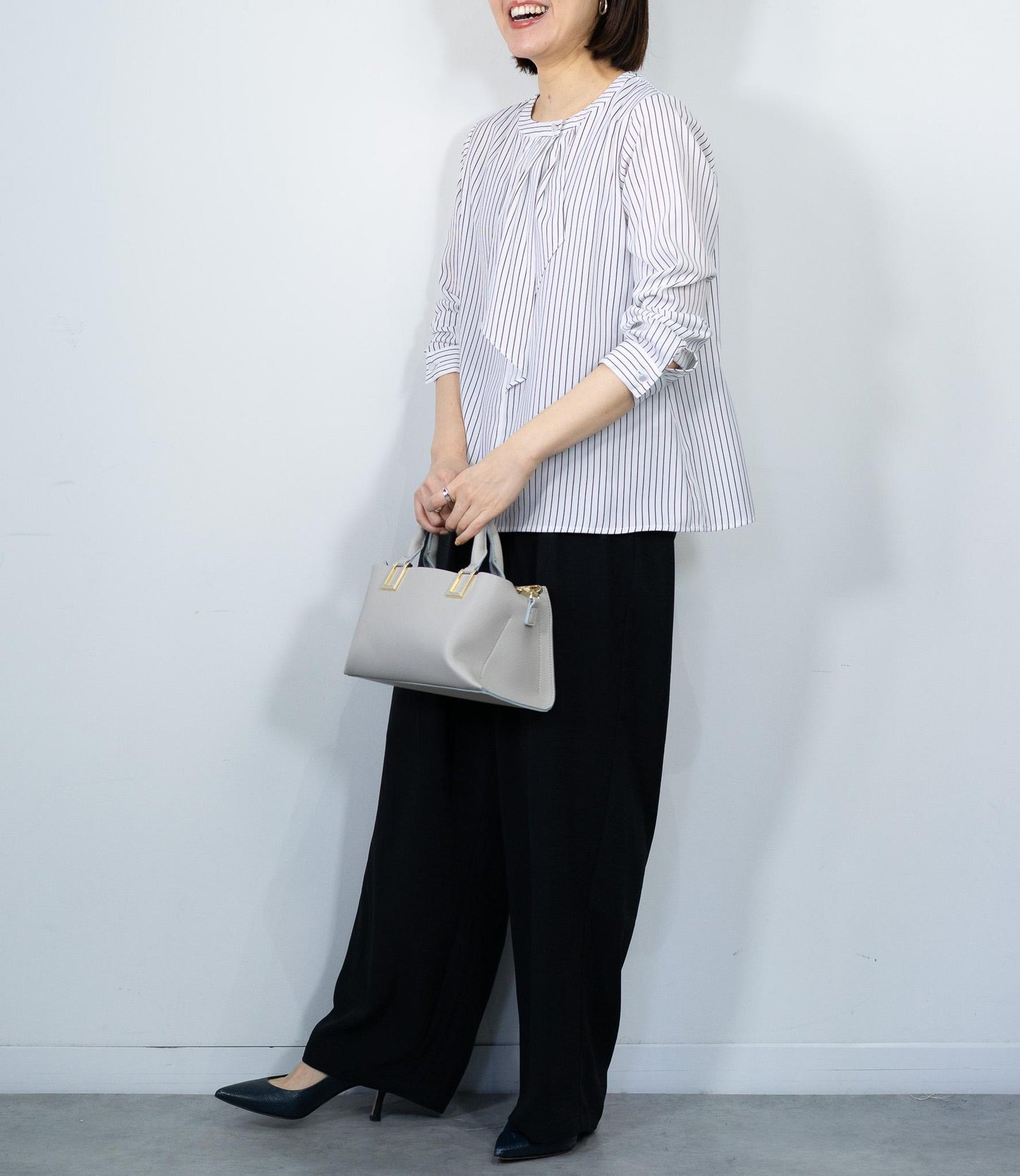 綺麗めストライプフリルタイブラウス