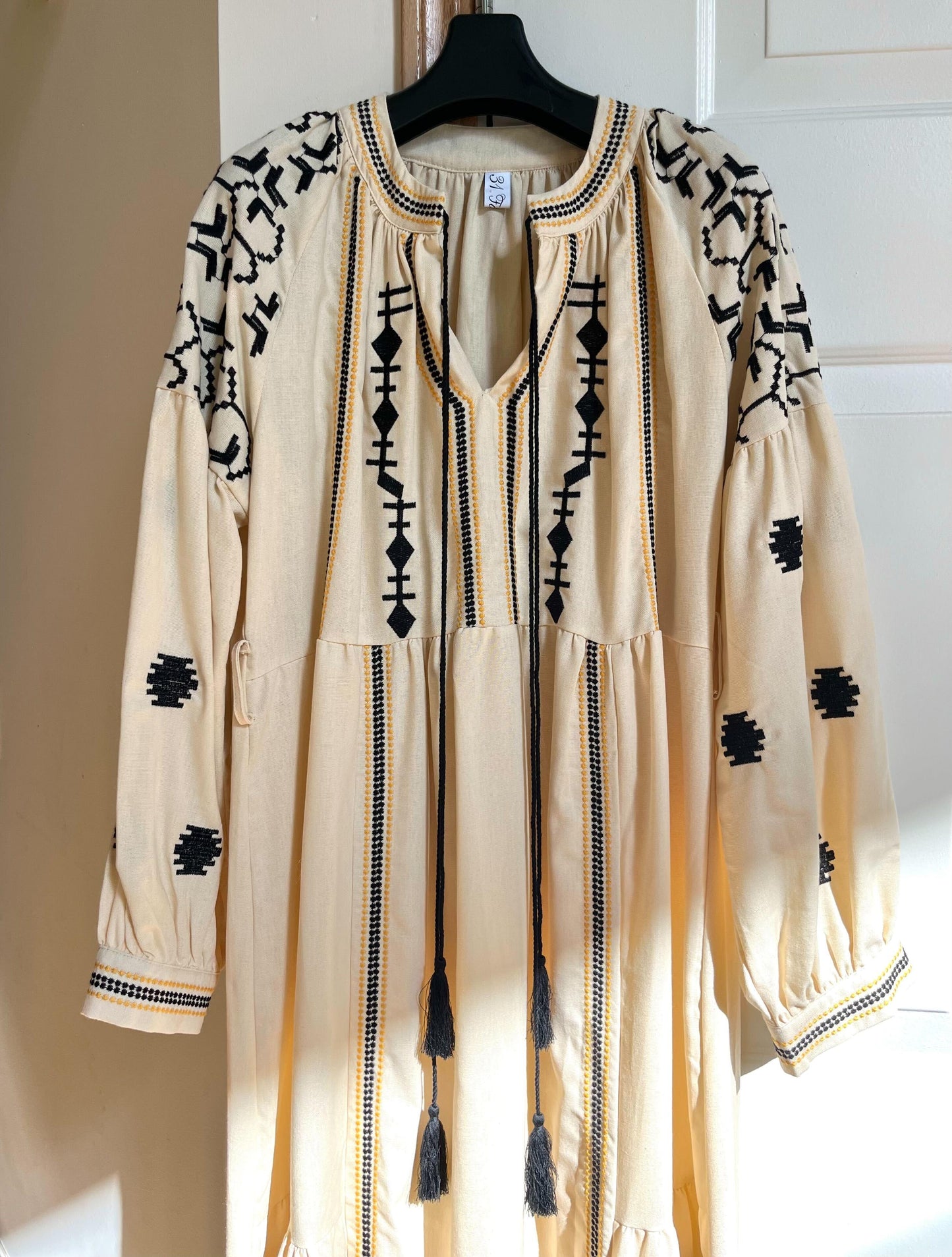 タッセルフォークロア刺繍ワンピース