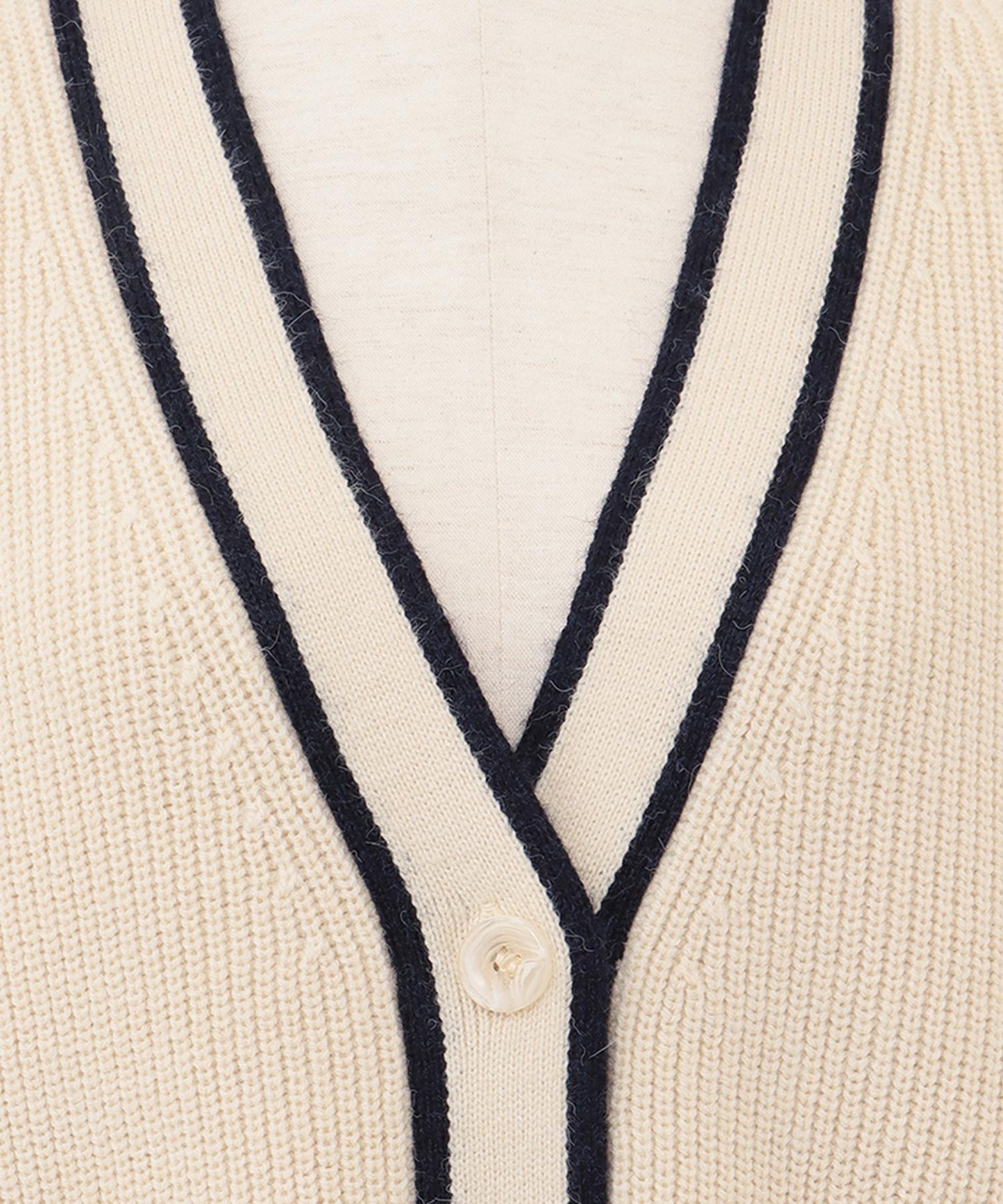 Vネックカーディガン