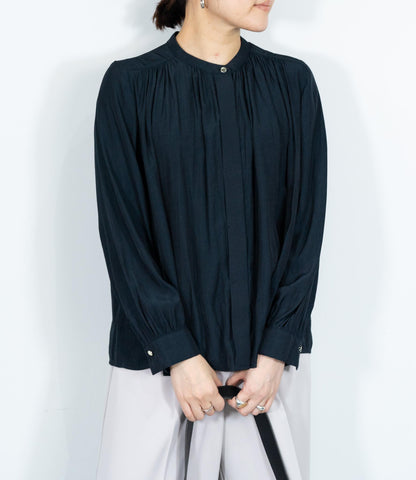 パウダーサテンギャザーブラウス