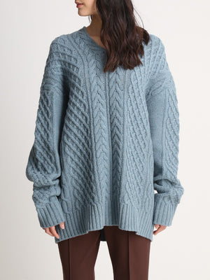 ケーブルニット