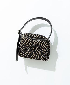 スクエアワンハンドル バッグ