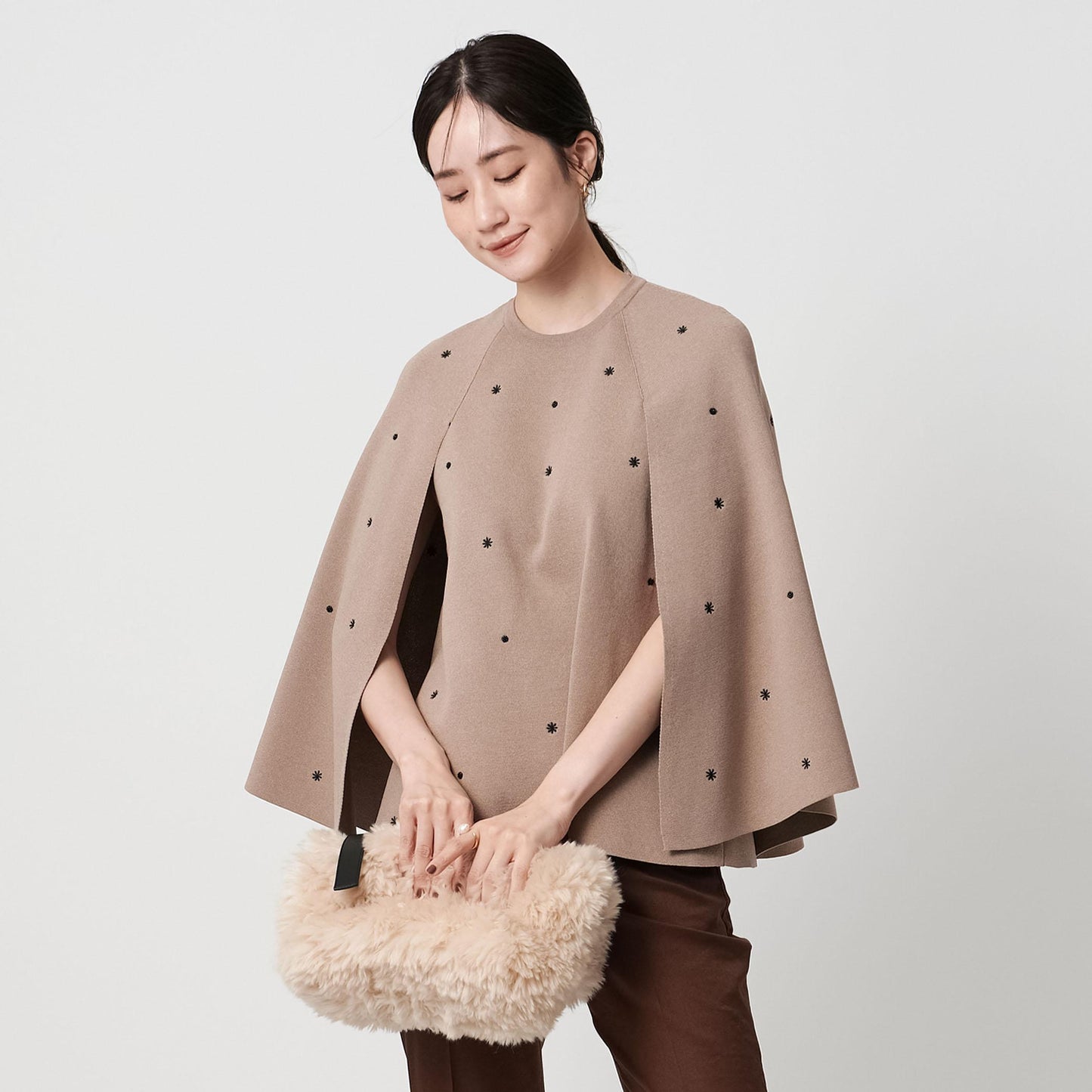 エンブロイダリー フラワー ケープニット ‐ウォッシャブル‐