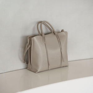 【WEB限定】2WAYタッセルハンドル A4 トートバッグ / ショルダーバッグ