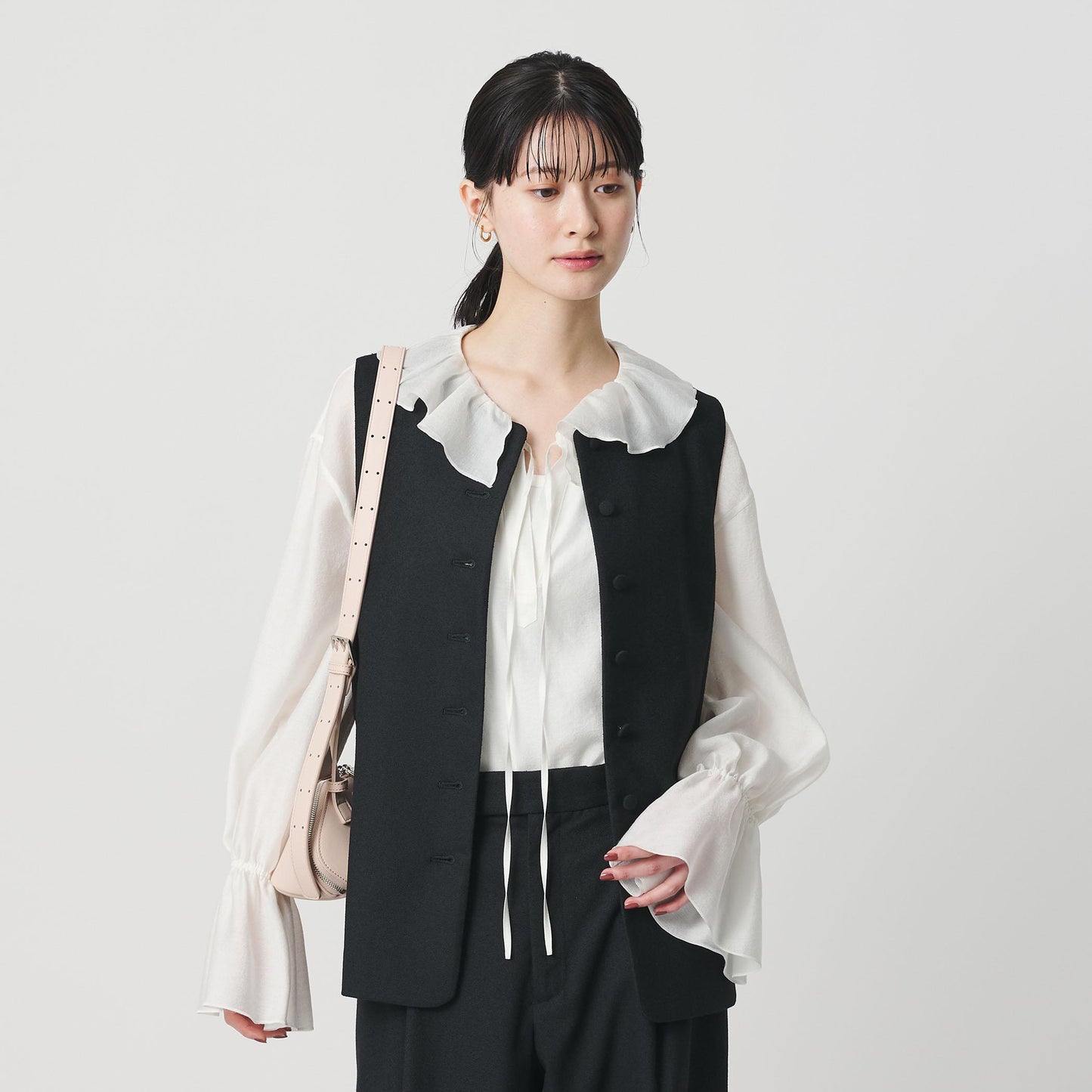 ラッフル スキッパーブラウス