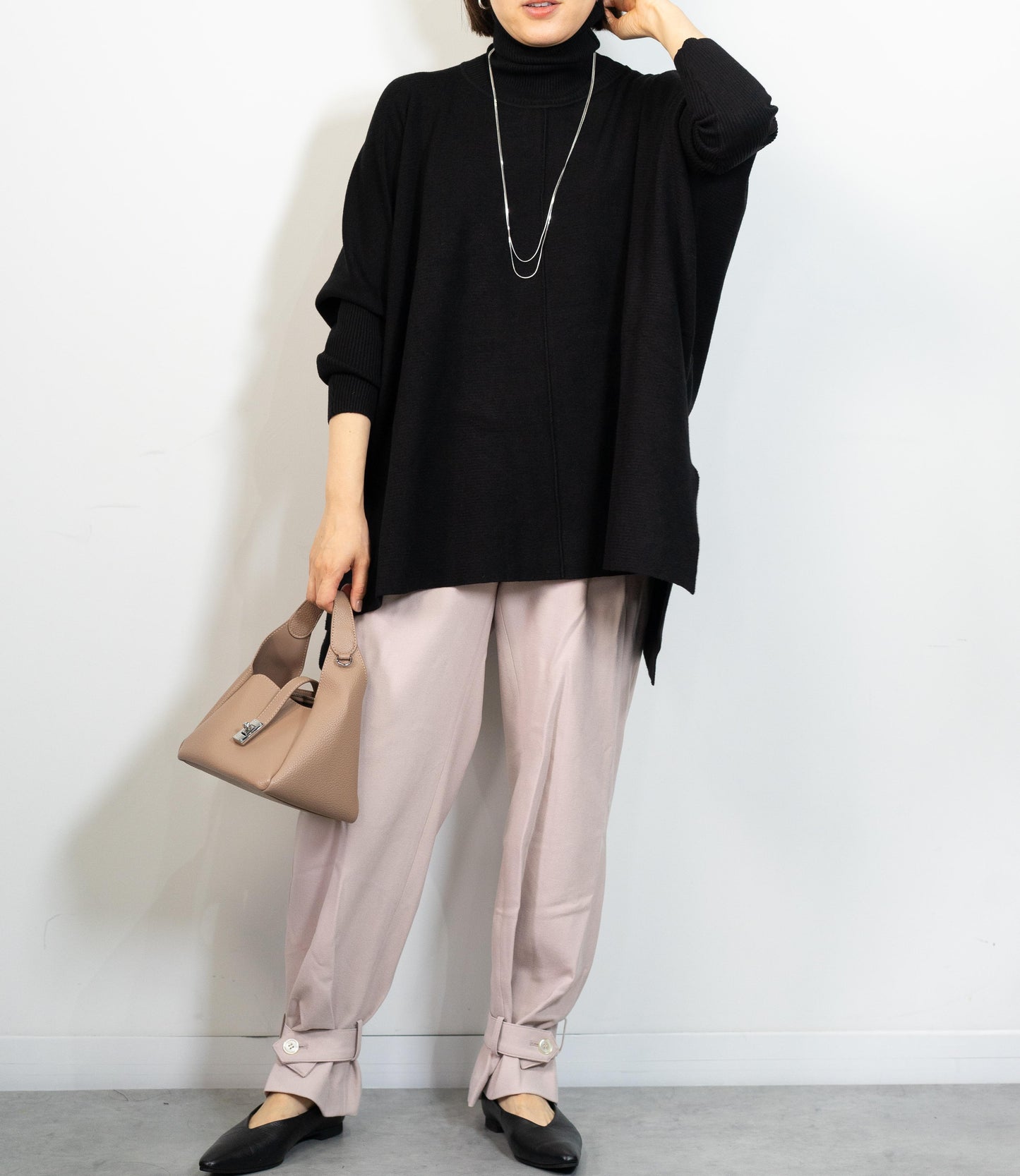 ハイネックポンチョニット