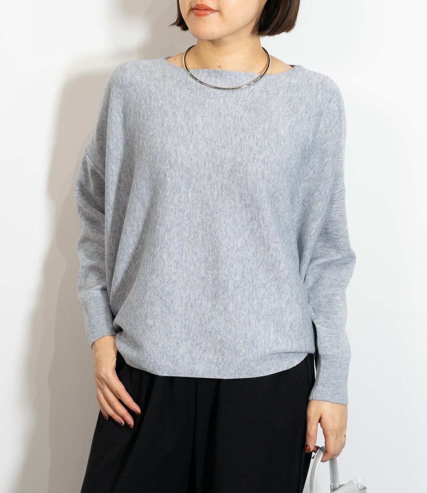 ボートネックラウンドニット