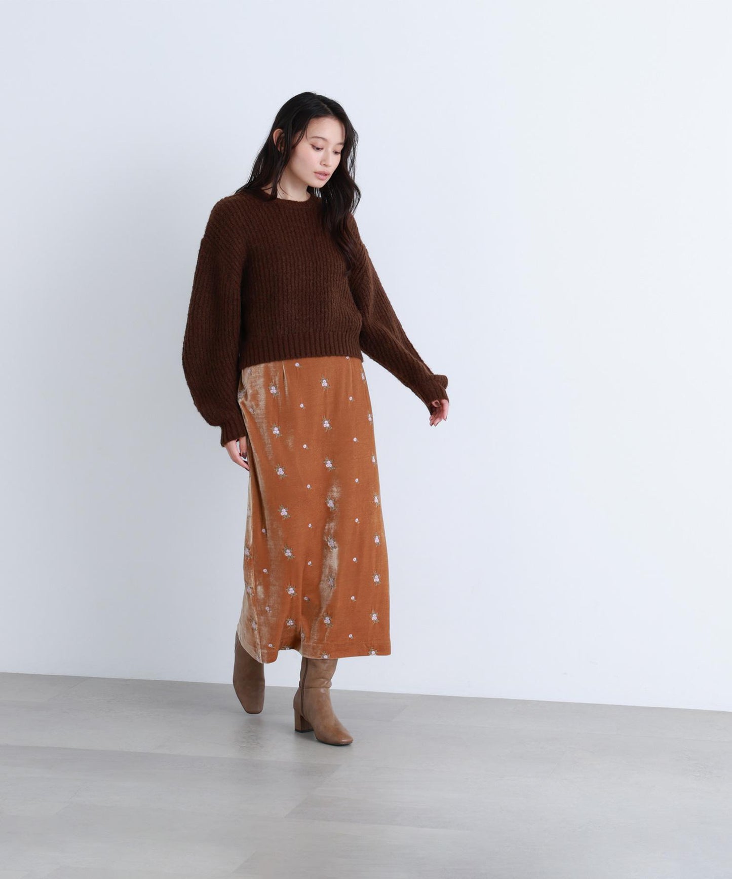 クロップドアゼフォルムニット