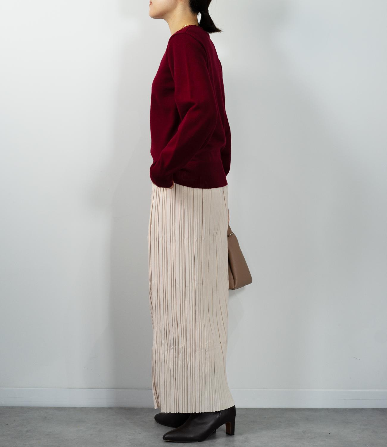 コンパクトVネックニット