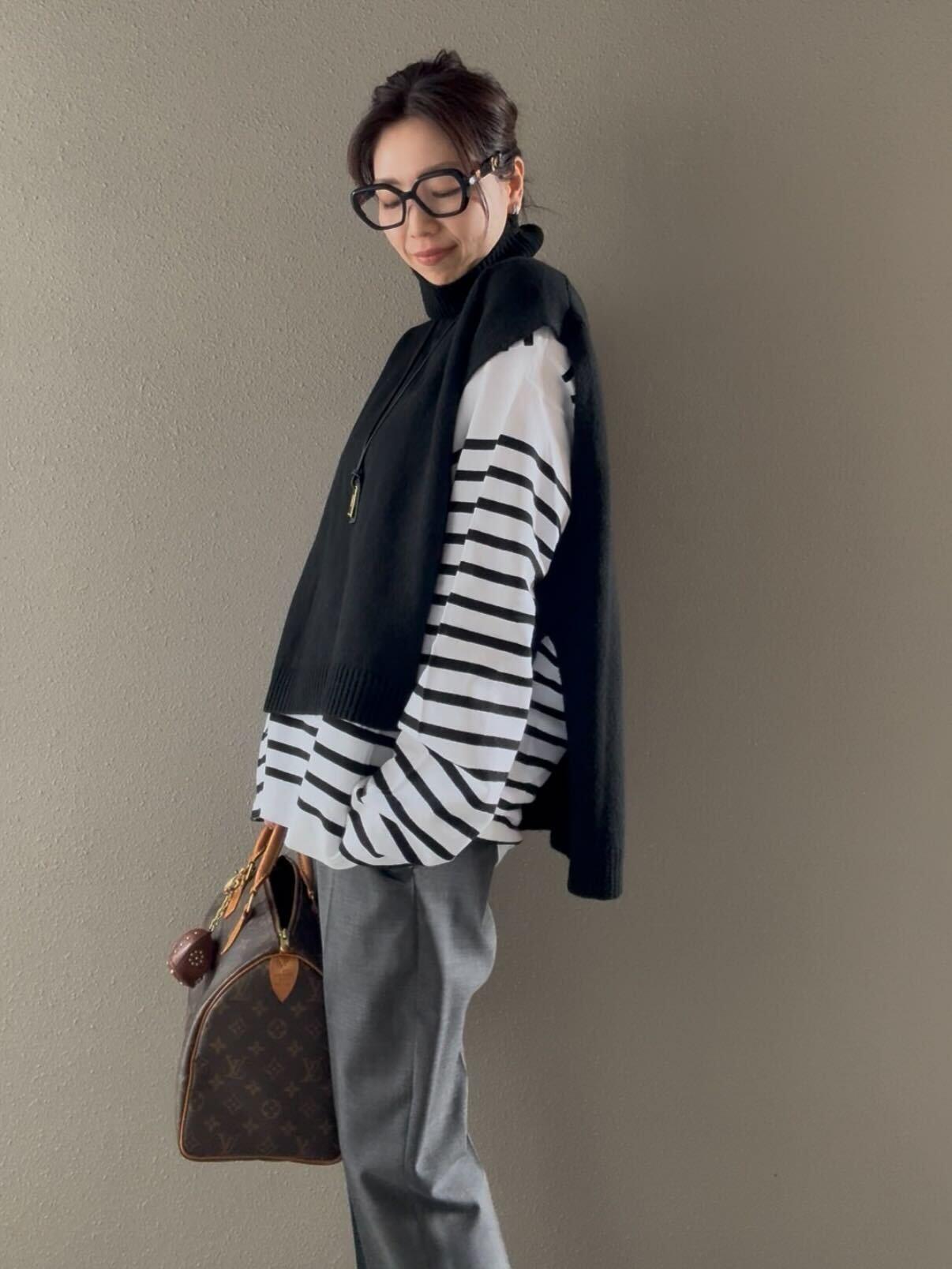 タートルネックスリットベスト