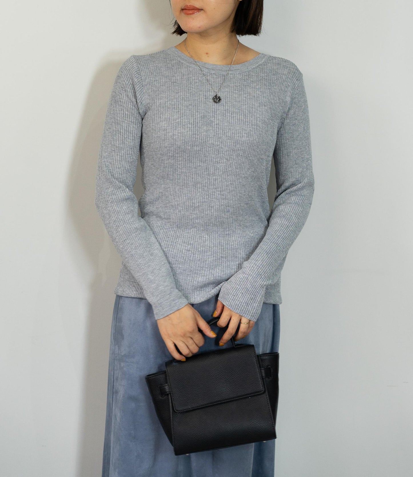 ラメリブクルーネックスリムニット