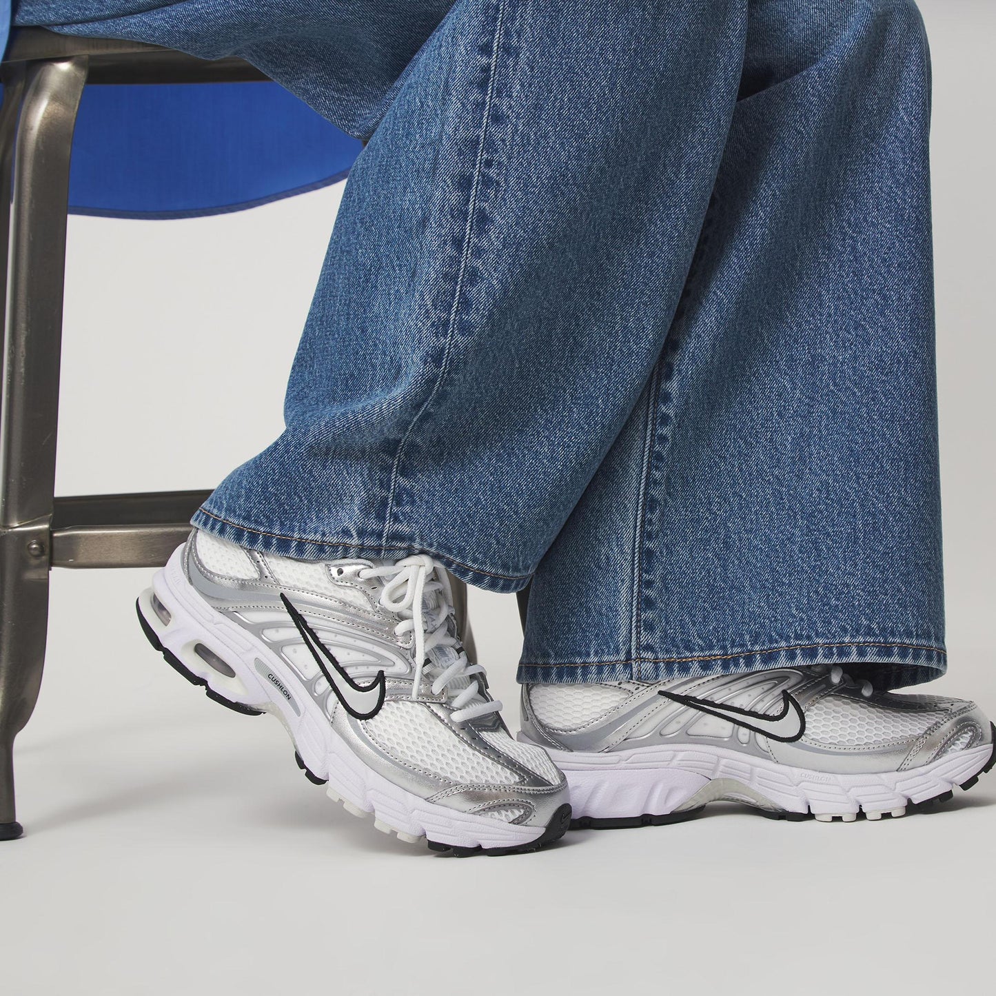 ＜NIKE＞エア マックス モト 2K スニーカー