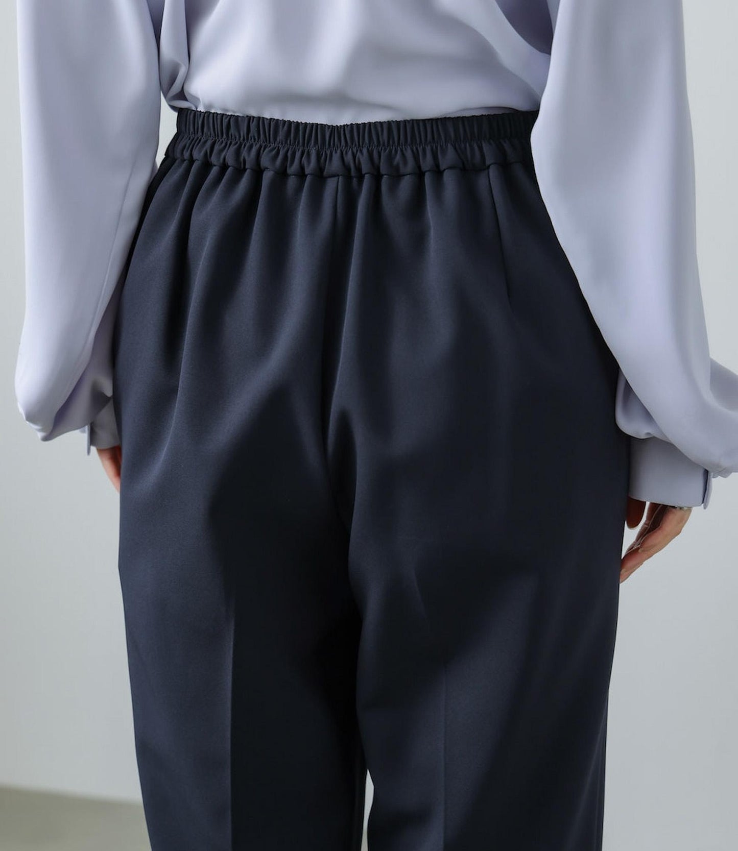 ストレッチストレートテーパードパンツ