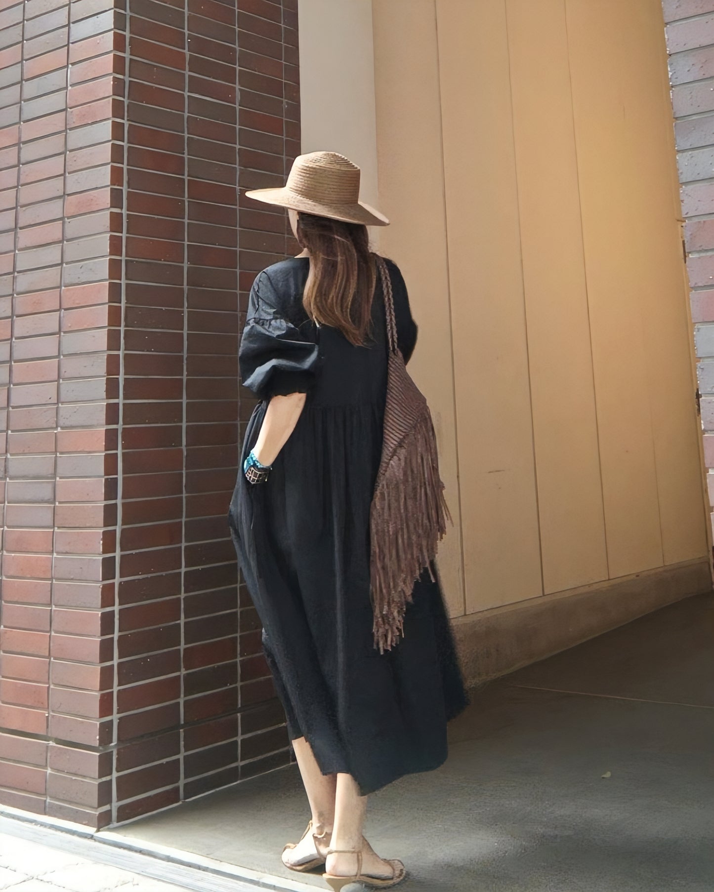 袖シャーリングVネックロングワンピース