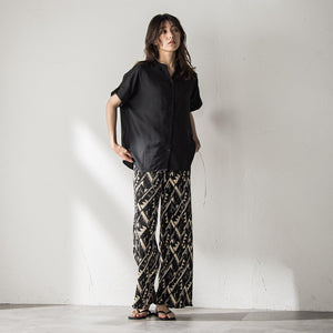 【WEB限定】オリエンタル柄クリスタルプリーツパンツ≪手洗い可能≫