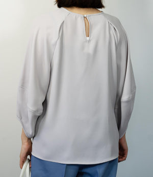 ダブルバックサテンエアリーブラウス