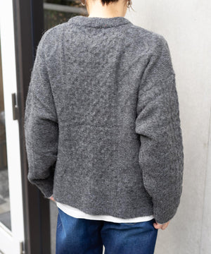 ケーブルニット