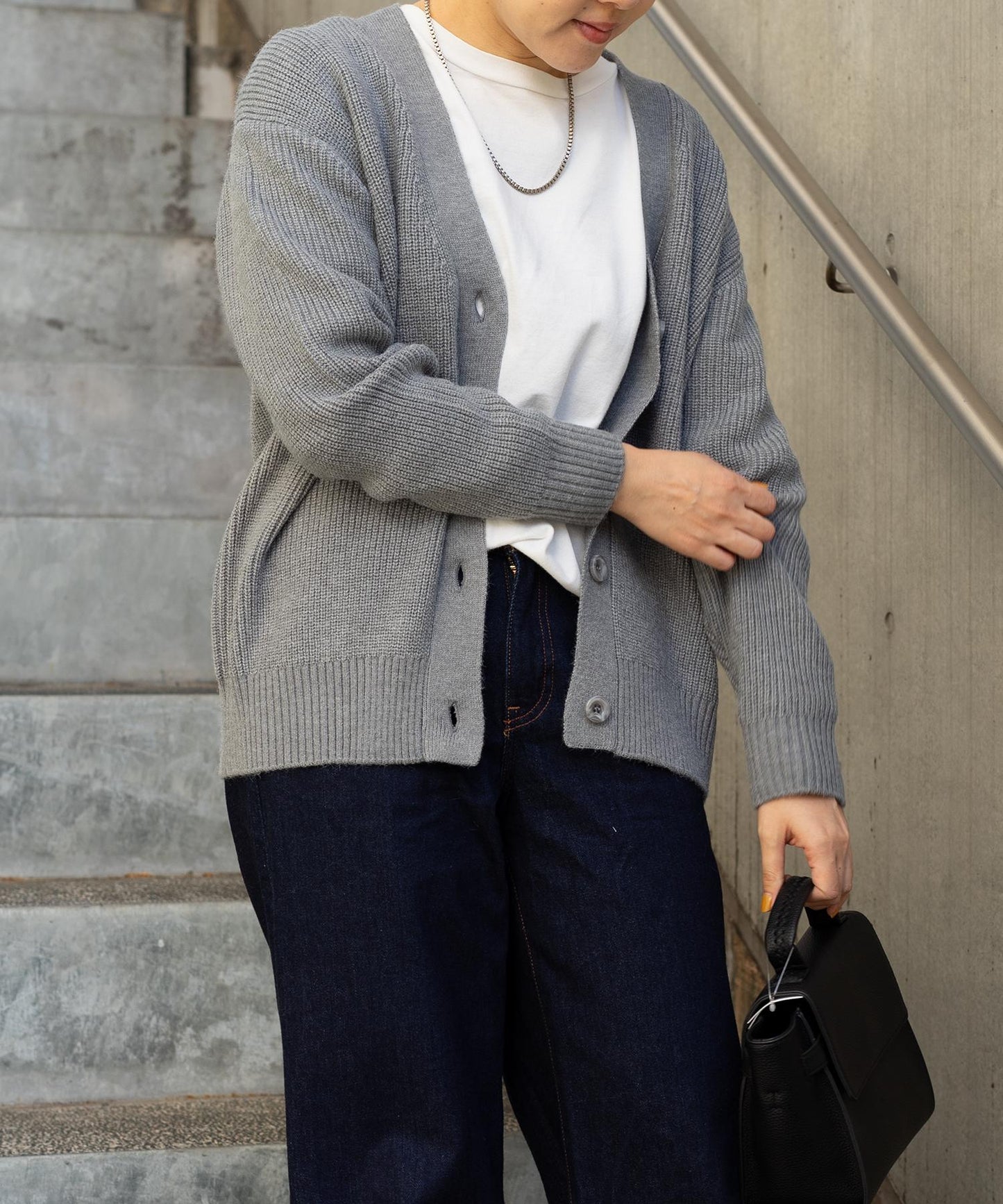 Vネックカーディガン