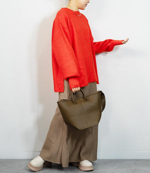 ボクシーオーバークルーネックニット