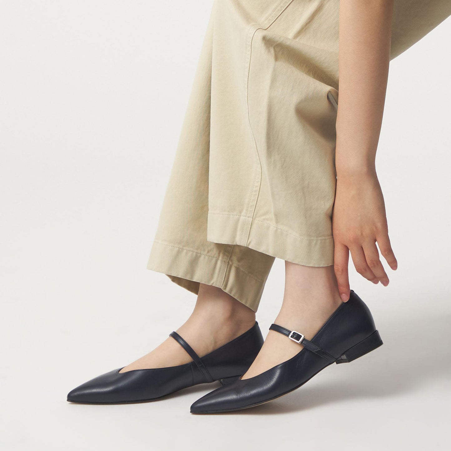 【WEB限定】ポインテッド ストラップ フラット20■↓↑