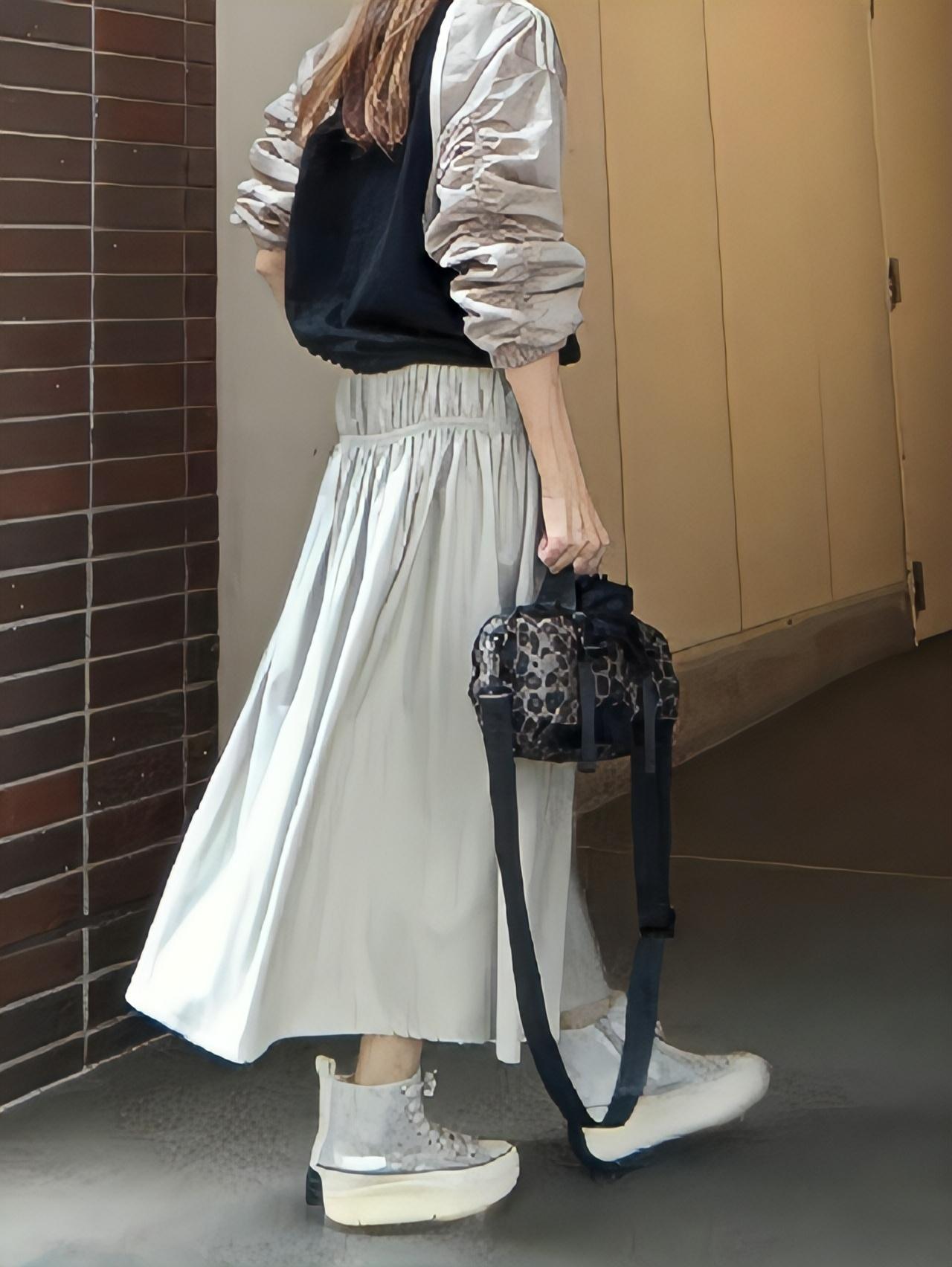 シャーリングフレアスカート