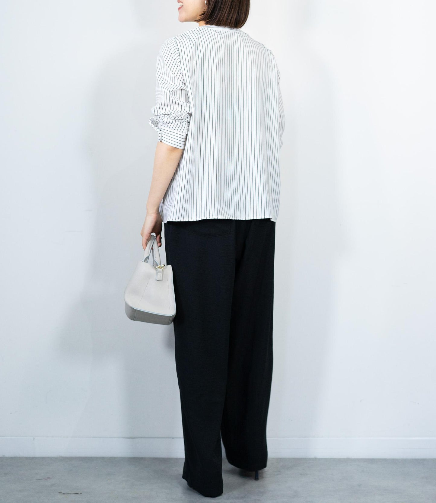 綺麗めストライプフリルタイブラウス