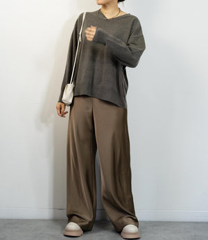 Vネックコンパクトニット