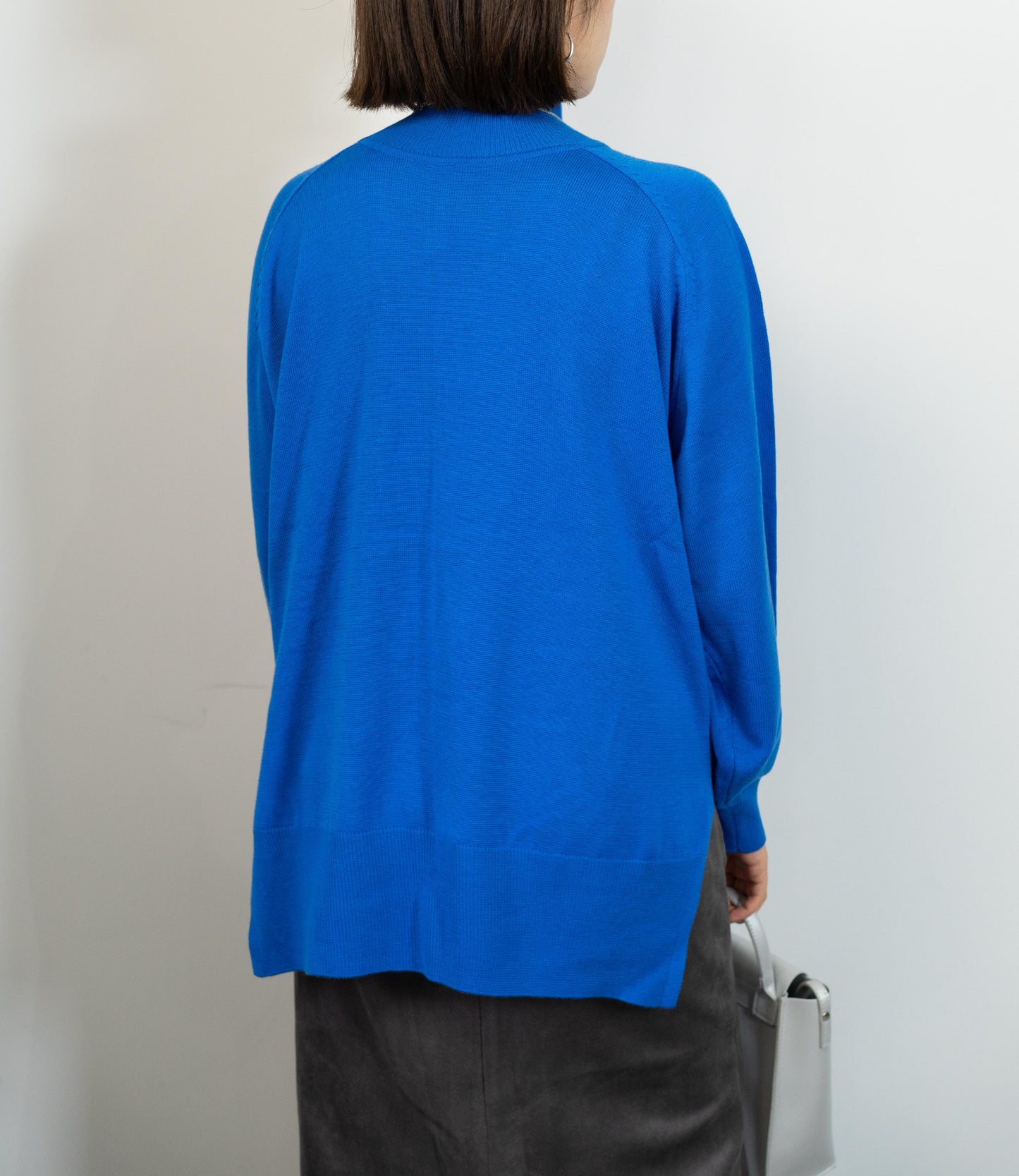 モックネックラグランニット