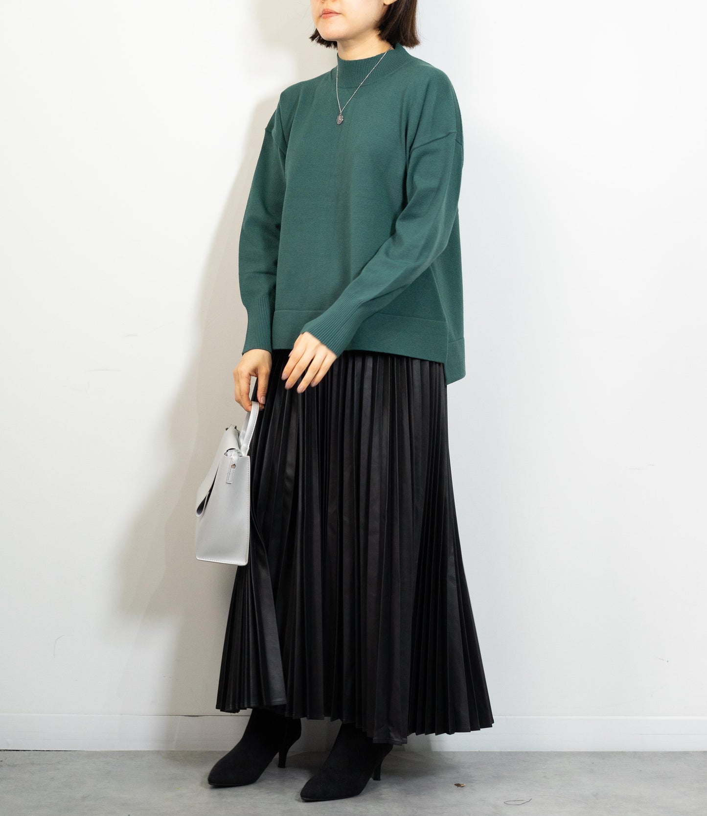 ハイネックスクエアニット