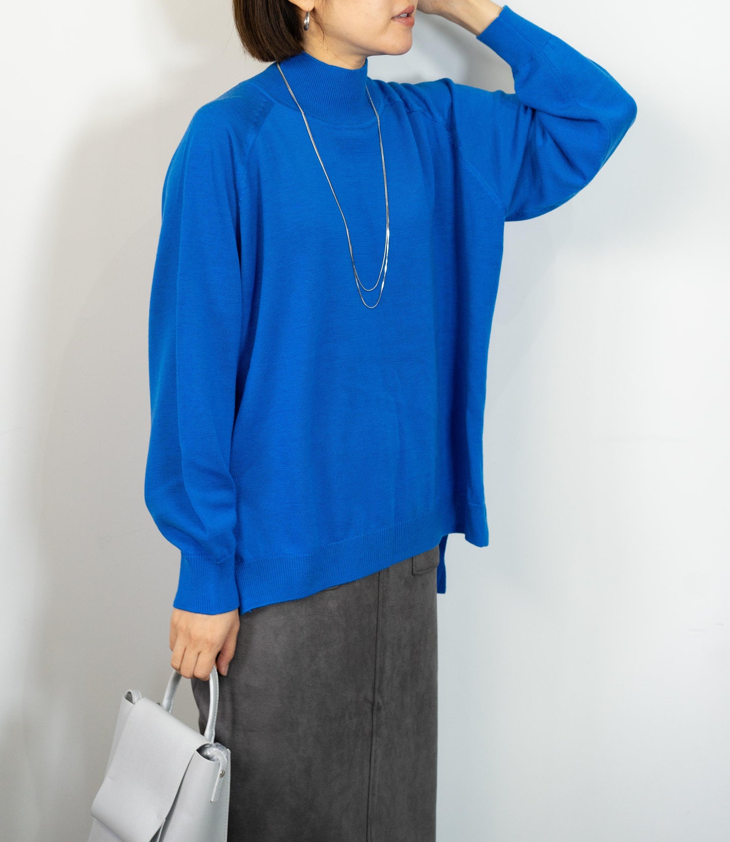 モックネックラグランニット