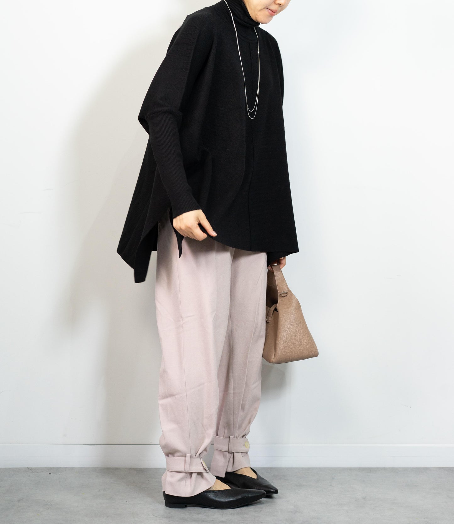 ハイネックポンチョニット