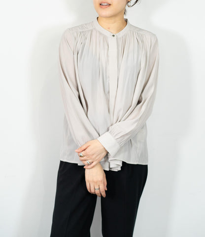 パウダーサテンギャザーブラウス
