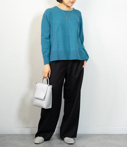 クルーネックサイドスリットニット