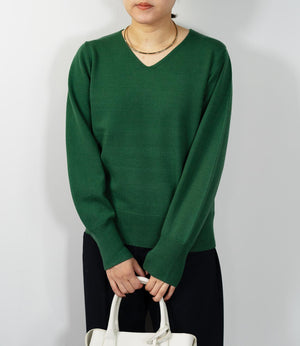 コンパクトVネックニット