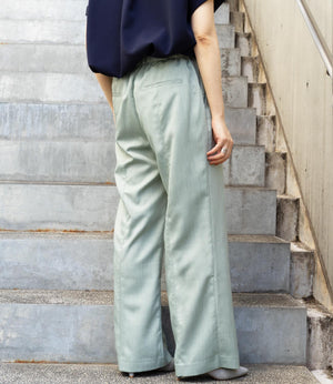 ナチュラルフレアシルエットパンツ
