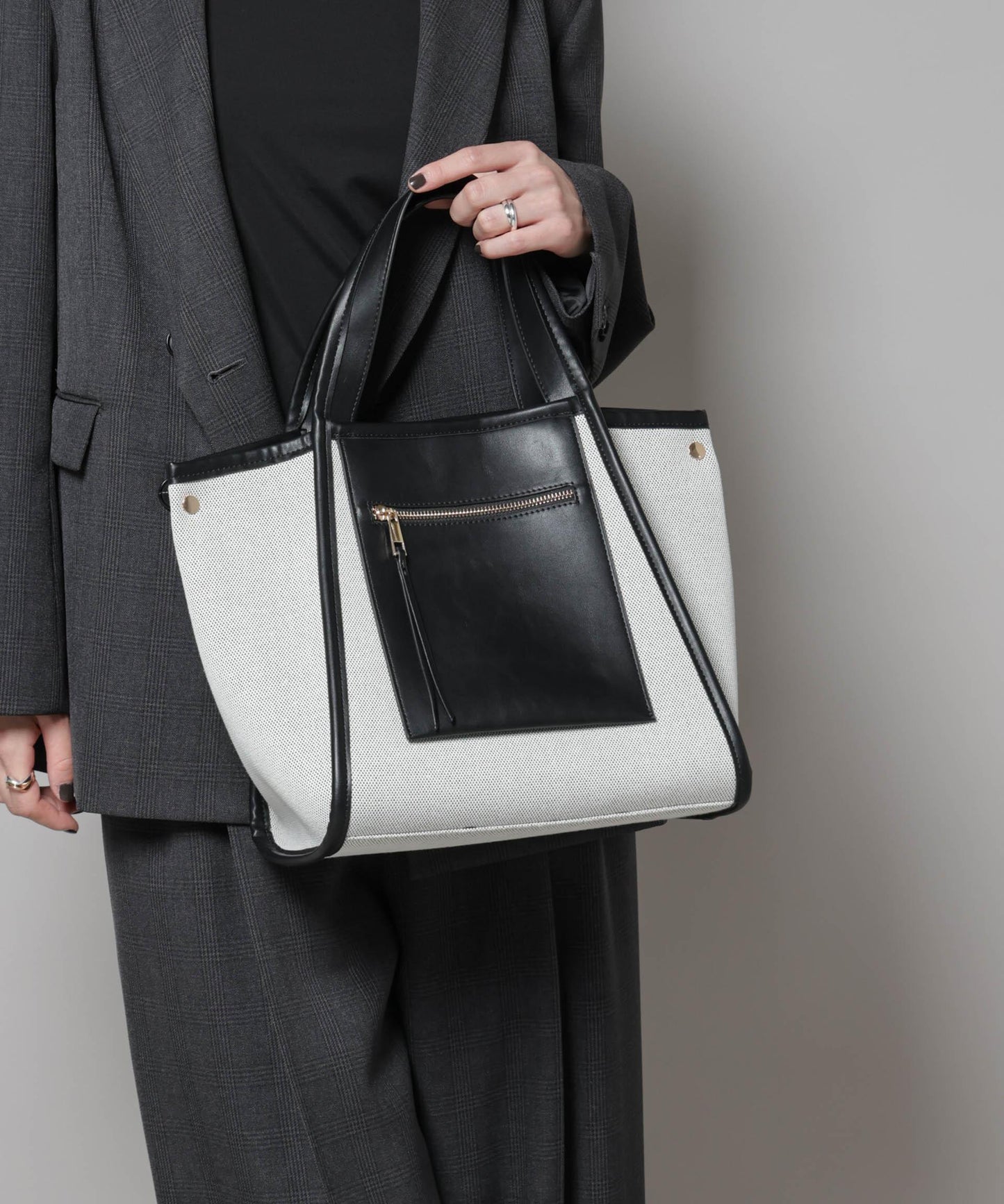 キャンバス×フェイクレザーポケットバッグ