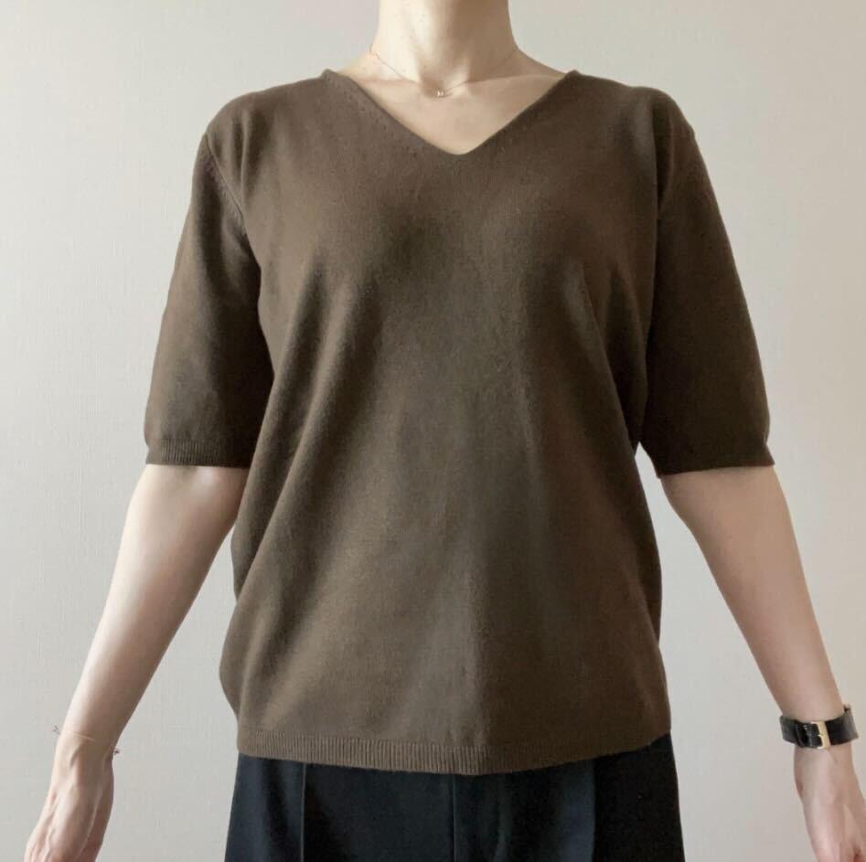 ミニマルVネックハーフスリーブニット