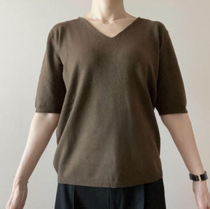 ミニマルVネックハーフスリーブニット